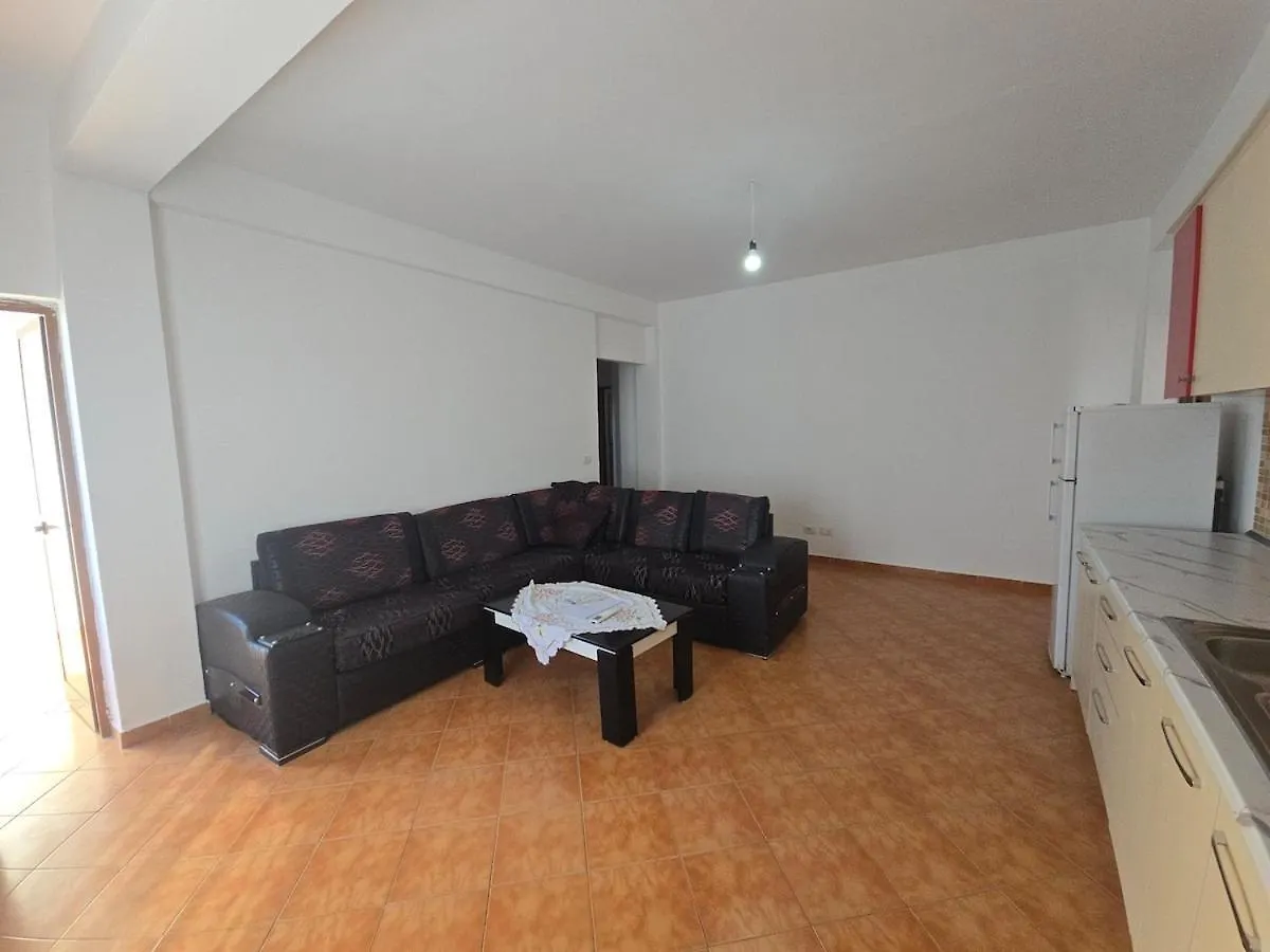 Charming Tirana Apartment אלבניה